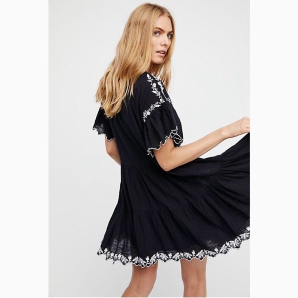 ✨ Free People Santiago Black Embroidered Gauzy Peasant Dress Pockets S Blogger - Picture 8 of 13